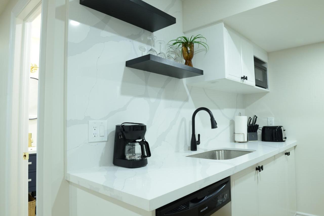 Spacious 2-Bed-Room Near Yonge & Major Mackenzie Richmond Hill Exterior photo