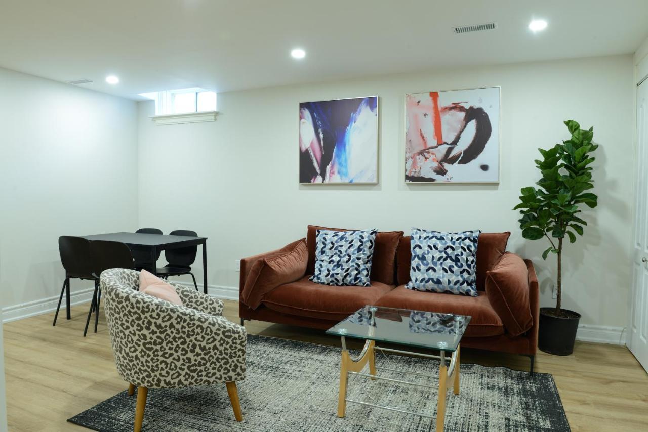 Spacious 2-Bed-Room Near Yonge & Major Mackenzie Richmond Hill Exterior photo
