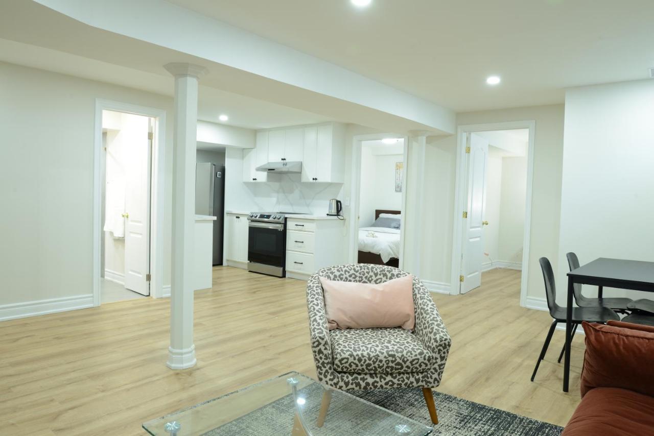 Spacious 2-Bed-Room Near Yonge & Major Mackenzie Richmond Hill Exterior photo
