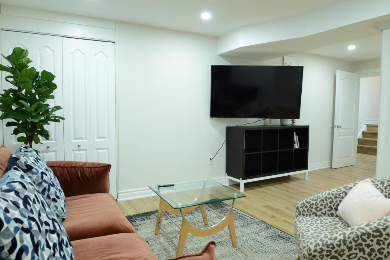 Spacious 2-Bed-Room Near Yonge & Major Mackenzie Richmond Hill Exterior photo