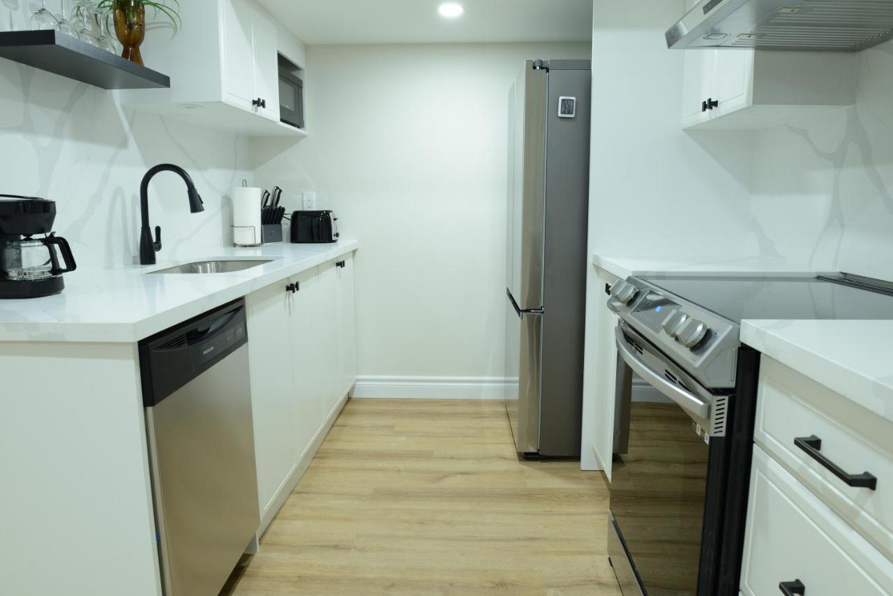 Spacious 2-Bed-Room Near Yonge & Major Mackenzie Richmond Hill Exterior photo